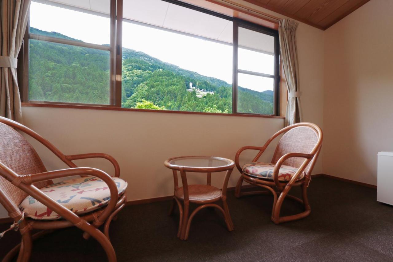 Kazuraya Hotel Miyoshi  Exterior photo