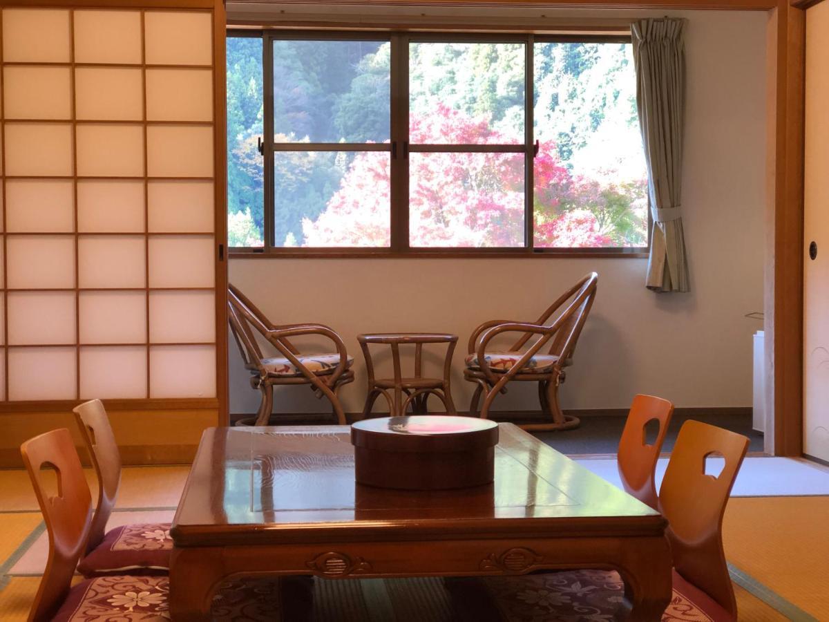 Kazuraya Hotel Miyoshi  Exterior photo