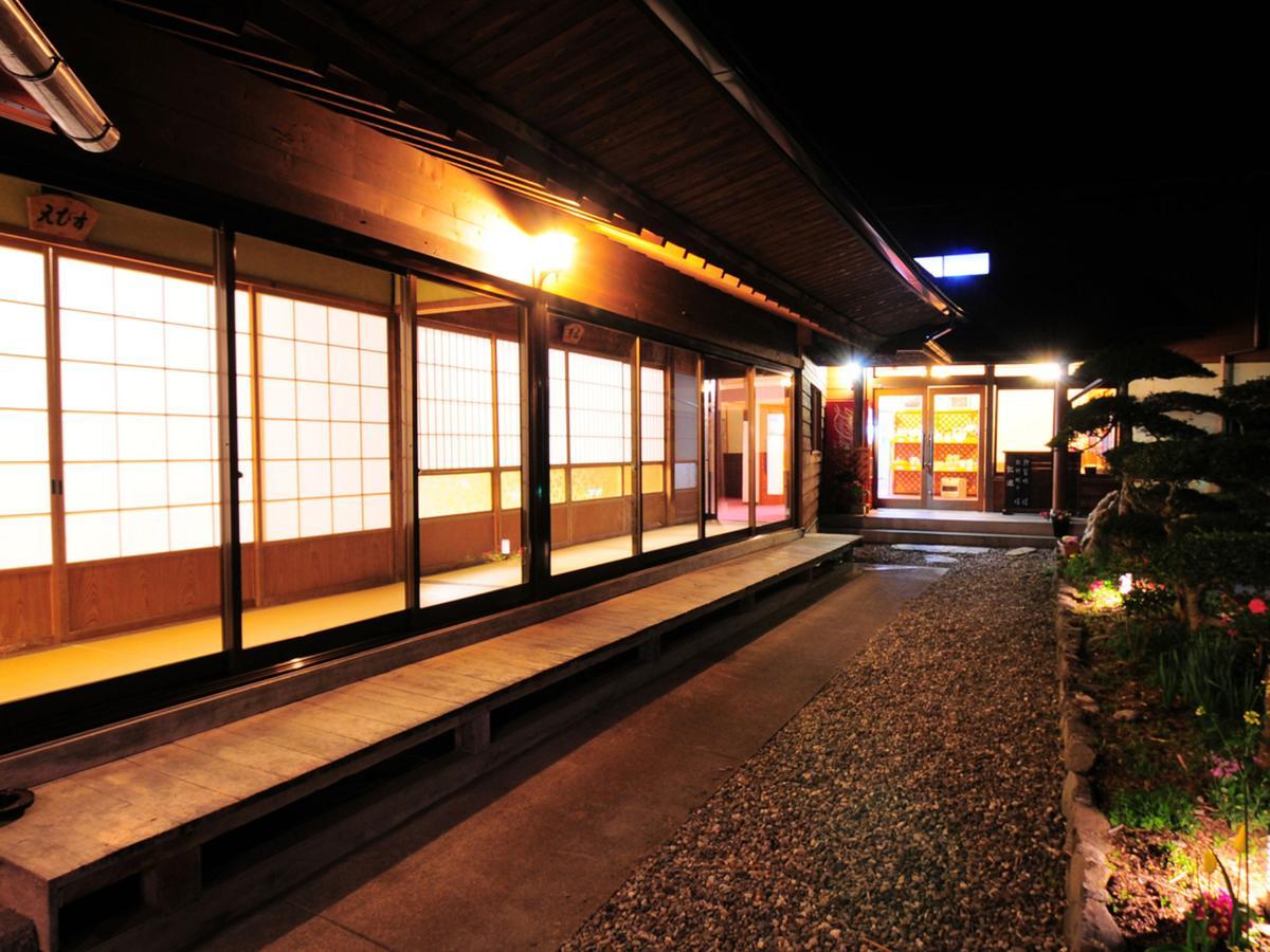 Kazuraya Hotel Miyoshi  Exterior photo